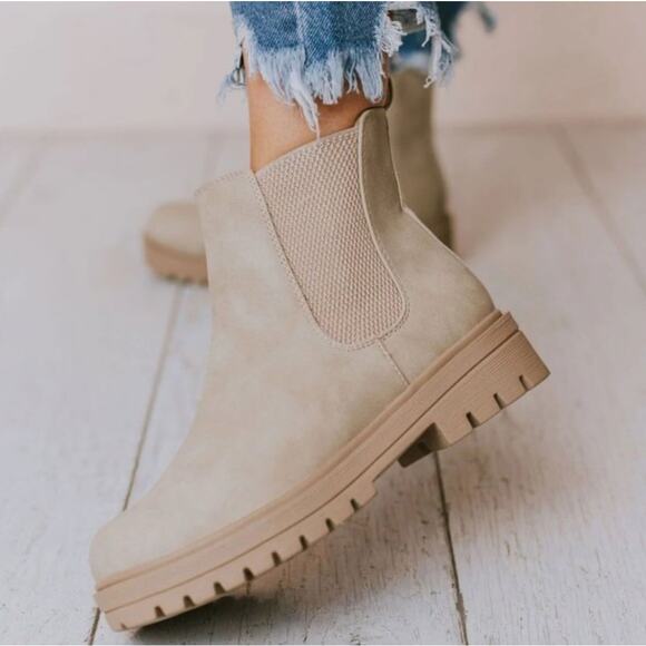 Marco Republic Women's 9 Combat Chelsea Ankle Boot Natural Lug Platform Chunky - Picture 1 of 7